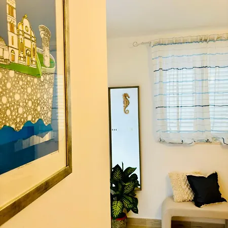 Sunny Elza 2 Hvar Town