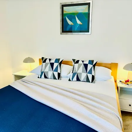 Sunny Elza 2 Hvar Town