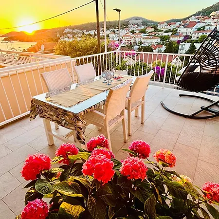 Apartment Sunny Elza 2