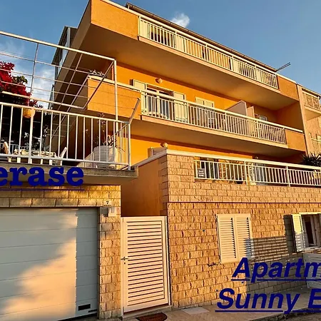 Sunny Elza 2 Hvar Town