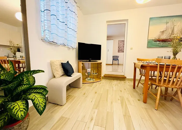 Apartman Sunny Elza 2 *