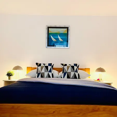 Sunny Elza 2 Hvar Town